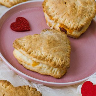These homemade pizza pockets are in the shape of a heart - so perfect for Valentine's Day. And psst: they're easy to make, too!