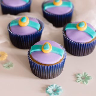My Aladdin-inspired cupcakes are easy to make and with Princess Jasmine Cupcake toppers, they're just so adorable! #disneyinspiredcupcakes
